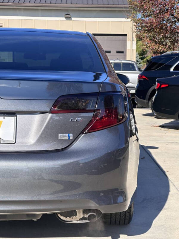 2013 Toyota Camry LE Hybrid photo 16