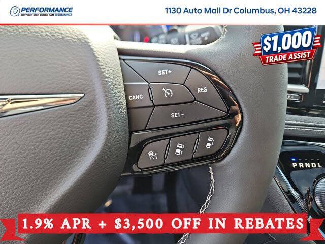 2026 Chrysler Pacifica Select