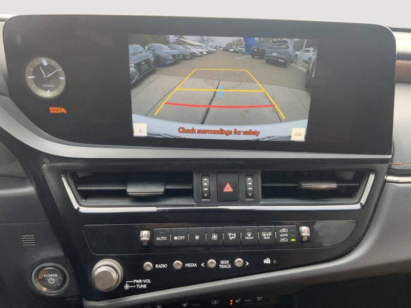 2023 Lexus ES 300h Luxury