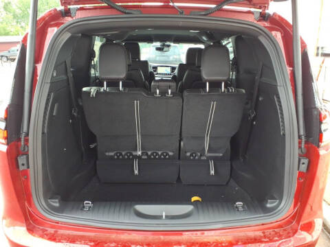 2027 Chrysler Pacifica Select