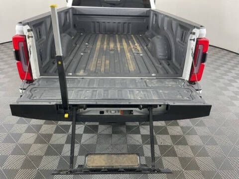 2025 Ford F-450 Super Duty Platinum