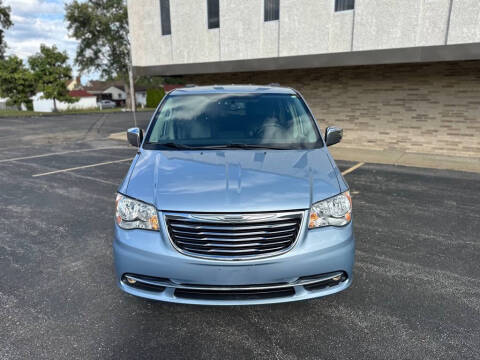 2013 Chrysler Town and Country Touring-L