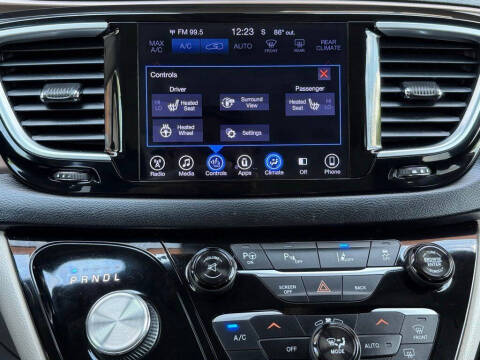 2017 Chrysler Pacifica Touring-L Plus