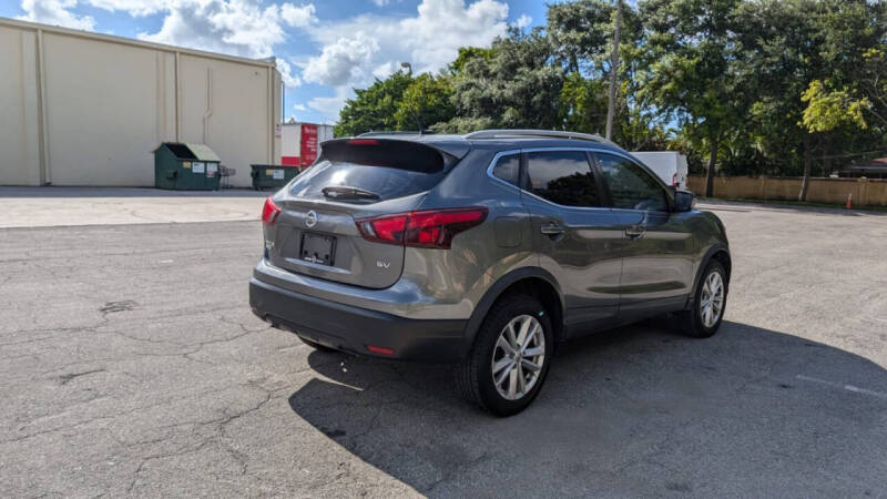 2018 Nissan Rogue Sport SV photo 5