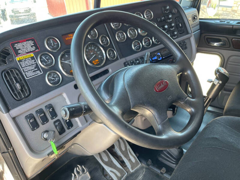 2015 Peterbilt 389