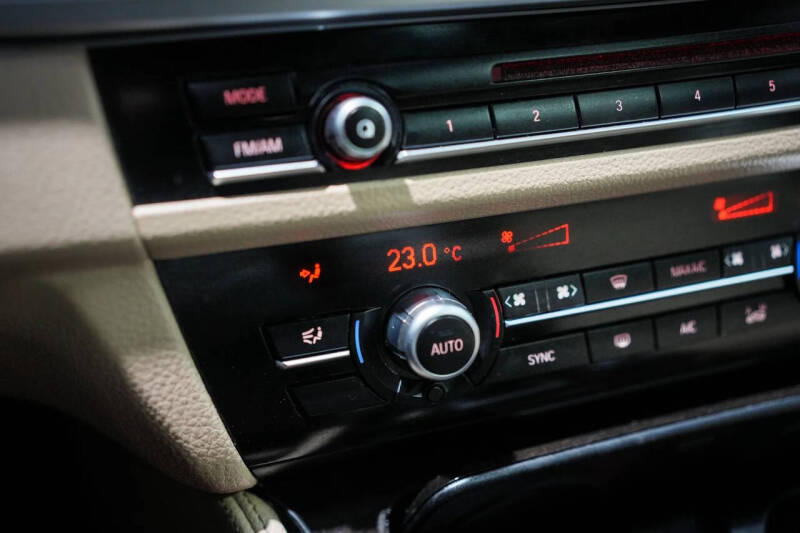 2015 BMW 5 Series 528i