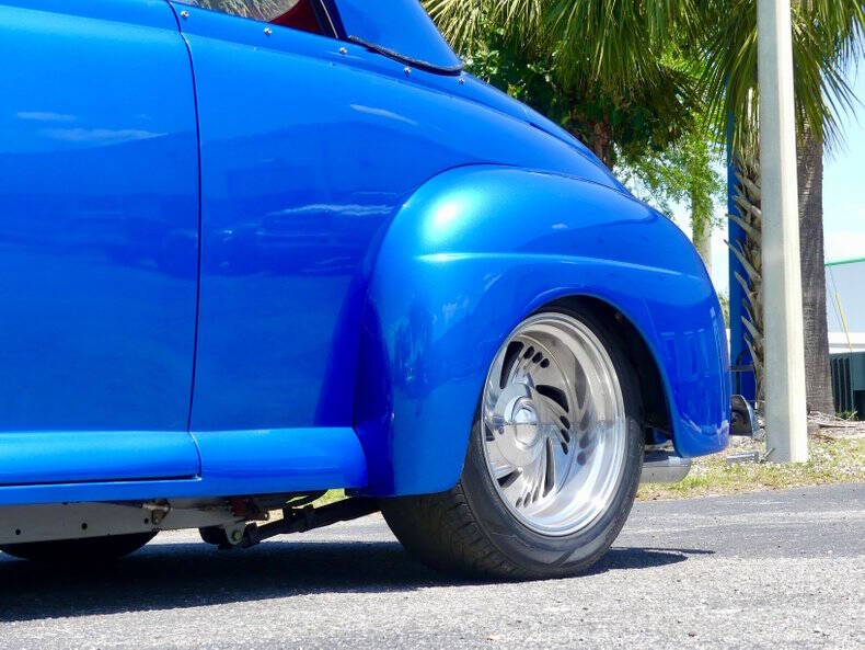 1948 Ford Super Deluxe