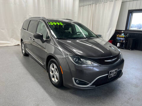 2017 Chrysler Pacifica Touring-L Plus