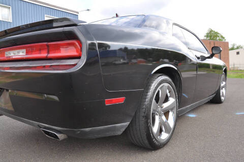 2013 Dodge Challenger SXT Plus