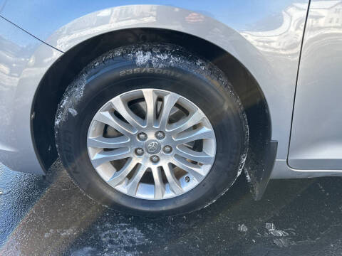 2013 Toyota Sienna XLE 8-Passenger