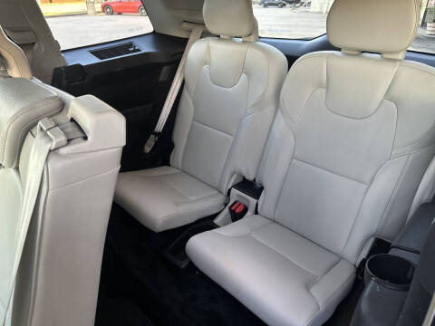 2017 Volvo XC90 T6 Momentum