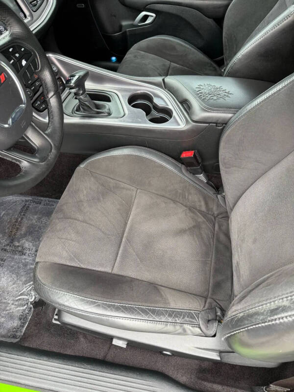 2017 Dodge Challenger 392 HEMI Scat Pack Shaker