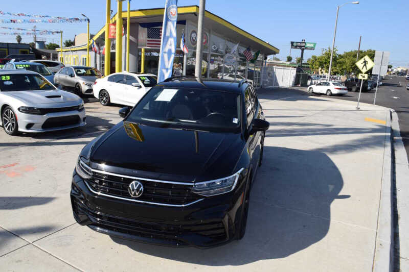 2023 Volkswagen Tiguan SE R-Line Black