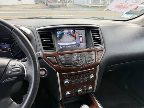 2017 Nissan Pathfinder Platinum