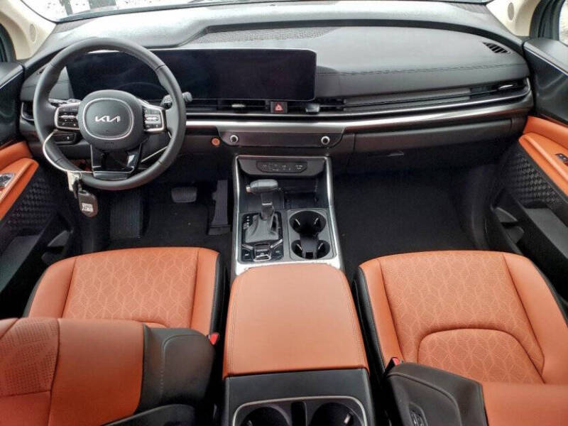 2025 Kia Carnival SX