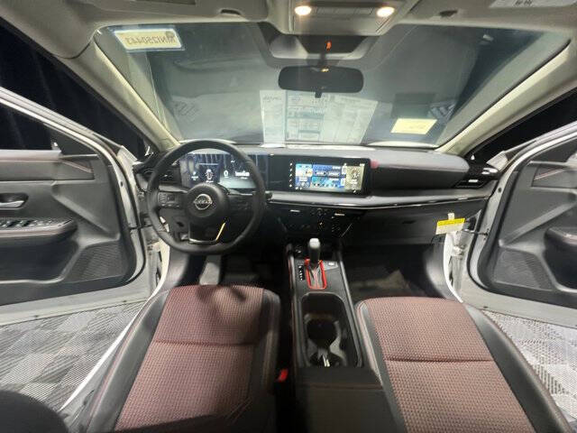 2025 Nissan Kicks SR