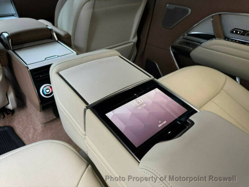 2025 Land Rover Range Rover P615 SV LWB