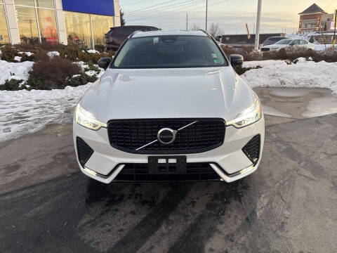 2025 Volvo XC60 B5 Core Dark Theme