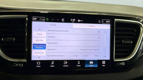 2025 Chrysler Pacifica Select