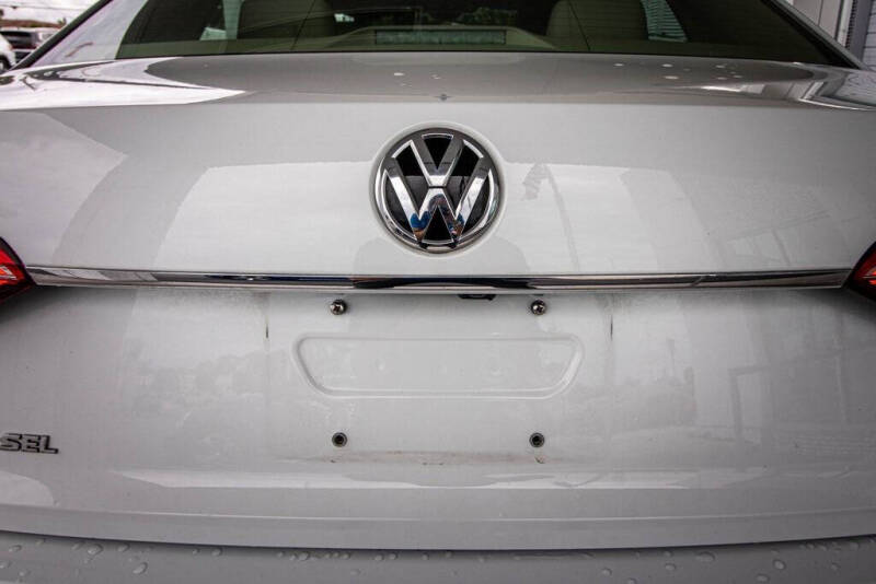 2017 Volkswagen Passat 1.8T SEL Premium