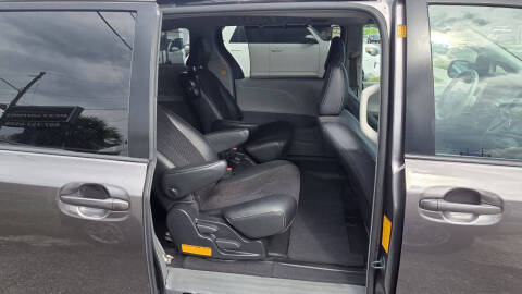 2011 Toyota Sienna SE 8-Passenger