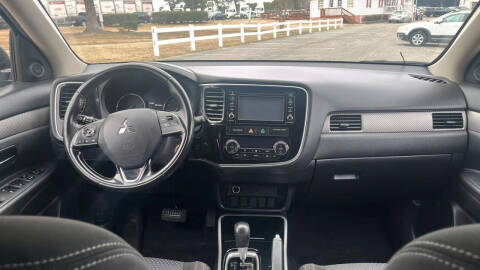 2017 Mitsubishi Outlander ES