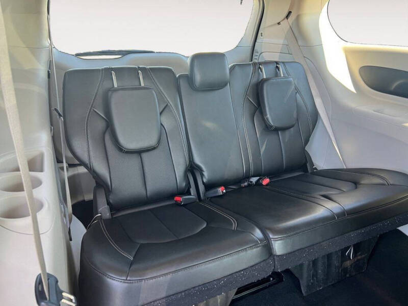 2024 Chrysler Pacifica Plug-In Hybrid Select