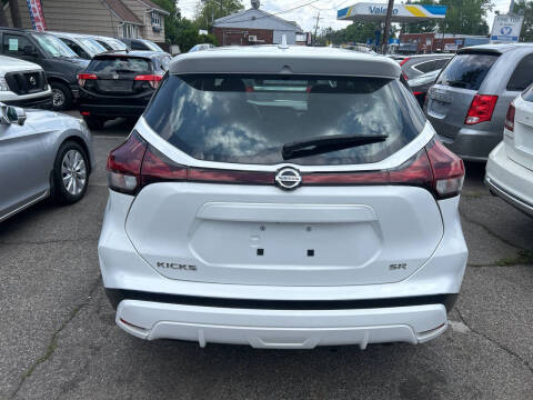 2021 Nissan Kicks SR