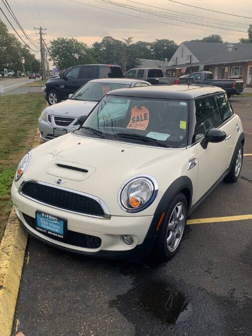 Off white 2010 MINI Cooper S S 2dr Hatchback 2