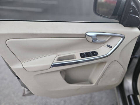 2015 Volvo XC60 T5 Drive-E Premier Plus