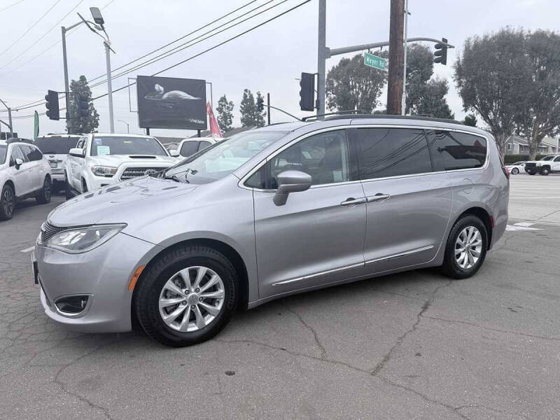 2017 Chrysler Pacifica Touring-L