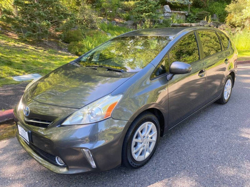 2013 Toyota Prius v Three