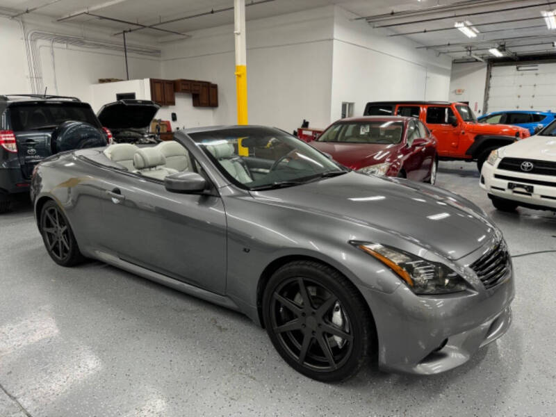 INFINITI Q60 Convertible's photo