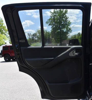 2010 Nissan Pathfinder LE