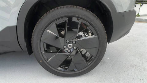 2026 Volvo XC40 B5 Ultra Black Edition