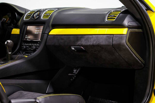 2016 Porsche Cayman GT4