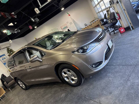 2018 Chrysler Pacifica Hybrid Touring Plus