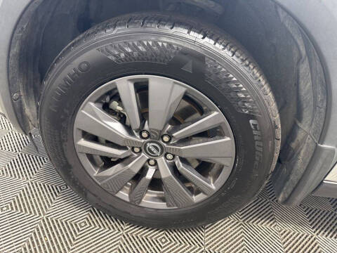 2022 Nissan Pathfinder SV