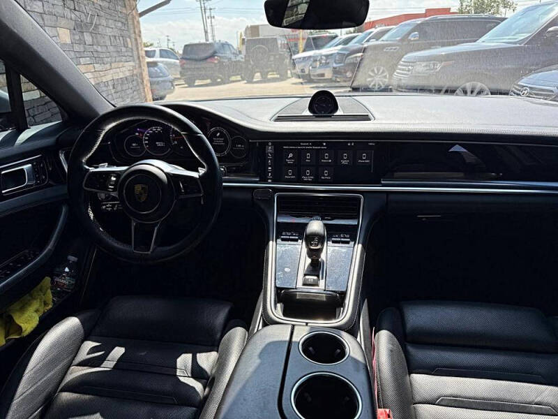 2017 Porsche Panamera 4