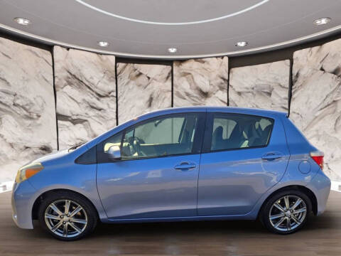 2012 Toyota Yaris 5-Door SE