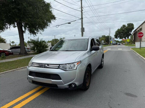2014 Mitsubishi Outlander ES