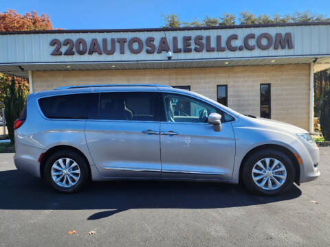 2018 Chrysler Pacifica for sale at 220 Auto Sales LLC in Madison NC