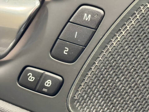 2022 Volvo XC60 B6 R-Design