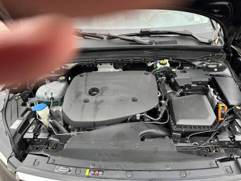 2023 Volvo XC40 B5 Plus Bright Theme