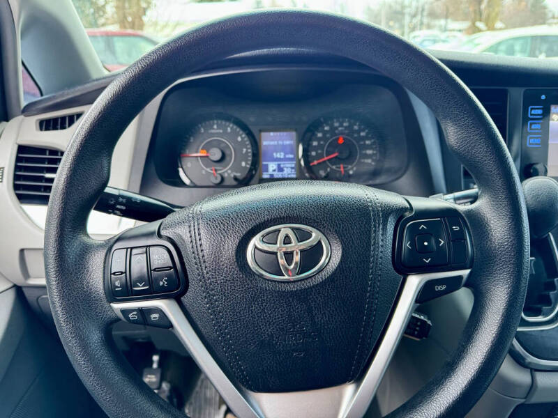 2015 Toyota Sienna LE 8-Passenger