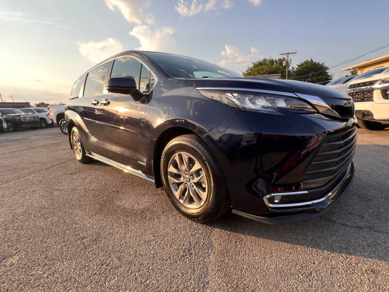 2021 Toyota Sienna XLE 8-Passenger