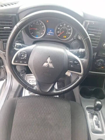 2015 Mitsubishi Outlander ES