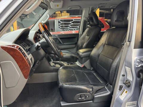 2005 Mitsubishi Montero Limited