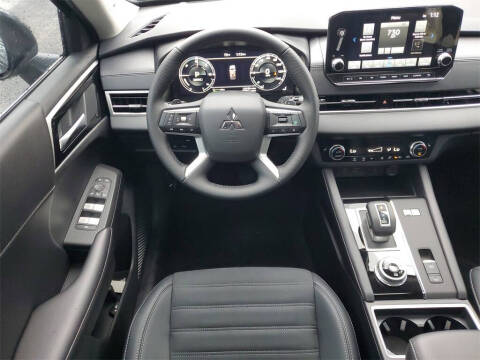 2025 Mitsubishi Outlander PHEV SE