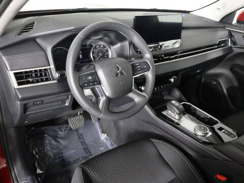 2025 Mitsubishi Outlander ES